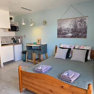 https://charmant-studio-entre-mer-et-fort.fr-provencehotel.com